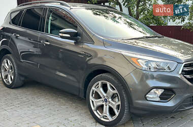 Внедорожник / Кроссовер Ford Escape 2017 в 