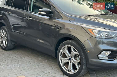 Внедорожник / Кроссовер Ford Escape 2017 в 
