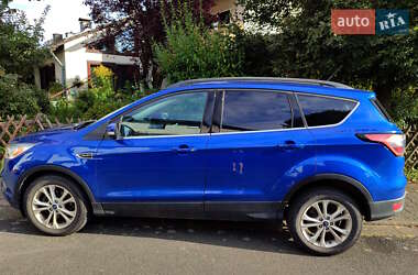 Внедорожник / Кроссовер Ford Escape 2017 в 