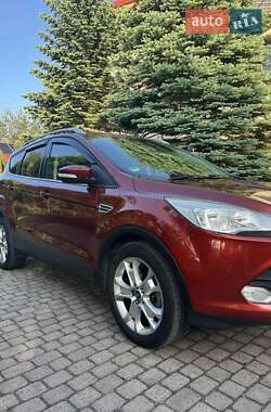 Позашляховик / Кросовер Ford Escape 2015 в 