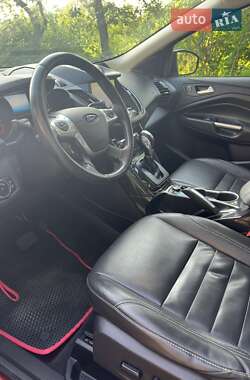 Позашляховик / Кросовер Ford Escape 2015 в 