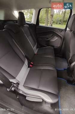 Внедорожник / Кроссовер Ford Escape 2015 в 