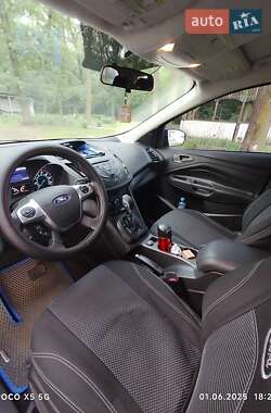 Внедорожник / Кроссовер Ford Escape 2015 в 