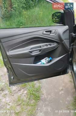 Внедорожник / Кроссовер Ford Escape 2015 в 
