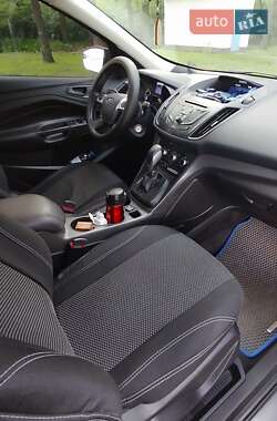 Внедорожник / Кроссовер Ford Escape 2015 в 