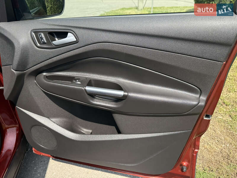 Внедорожник / Кроссовер Ford Escape 2016 в Днепре