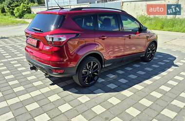 Внедорожник / Кроссовер Ford Escape 2016 в 