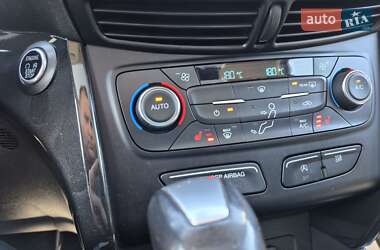 Внедорожник / Кроссовер Ford Escape 2016 в 