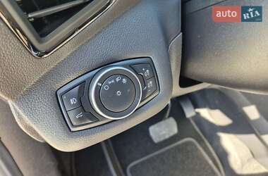 Внедорожник / Кроссовер Ford Escape 2016 в 