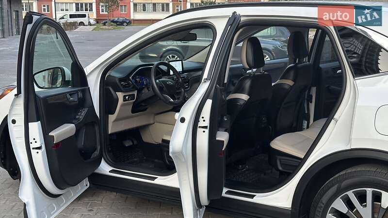 Внедорожник / Кроссовер Ford Escape 2020 в Вишневом