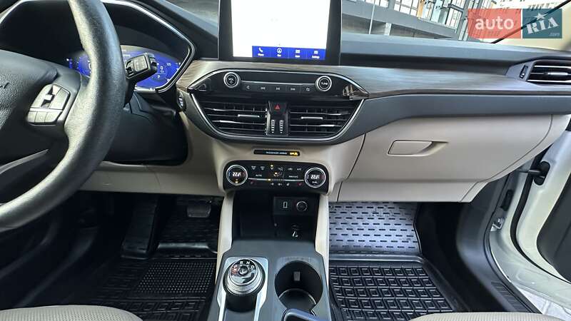 Внедорожник / Кроссовер Ford Escape 2020 в Вишневом