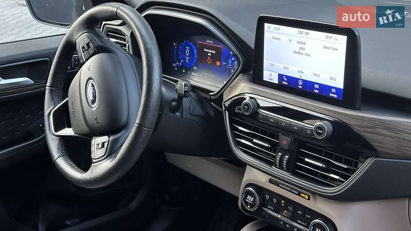 Внедорожник / Кроссовер Ford Escape 2020 в Вишневом