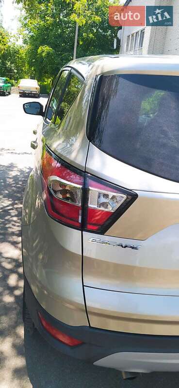 Внедорожник / Кроссовер Ford Escape 2017 в Ровно