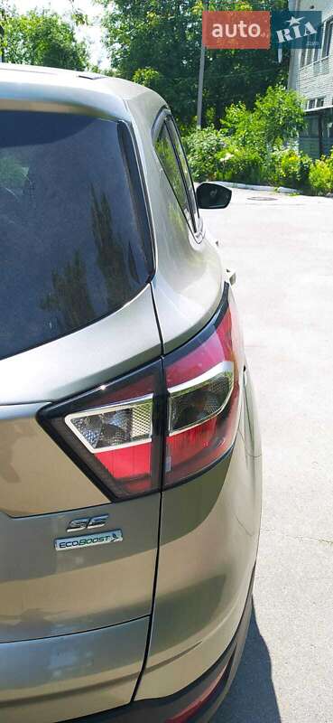 Внедорожник / Кроссовер Ford Escape 2017 в Ровно