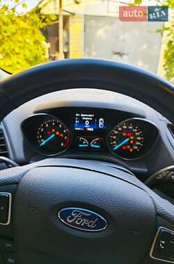 Внедорожник / Кроссовер Ford Escape 2017 в 