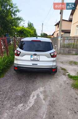 Внедорожник / Кроссовер Ford Escape 2017 в 