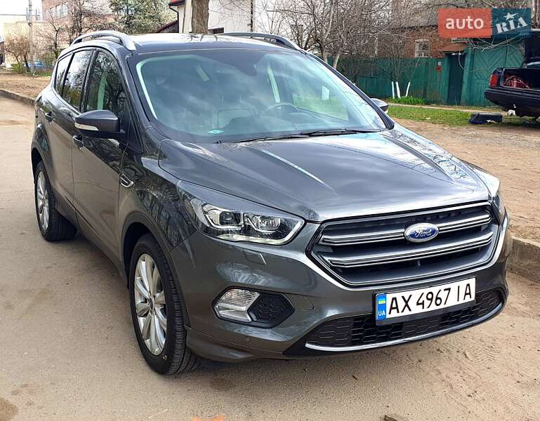 Внедорожник / Кроссовер Ford Escape 2017 в 
