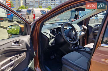Внедорожник / Кроссовер Ford Escape 2016 в 