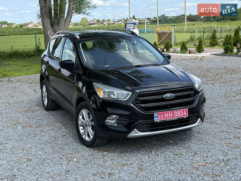 Внедорожник / Кроссовер Ford Escape 2017 в 