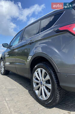 Позашляховик / Кросовер Ford Escape 2018 в 