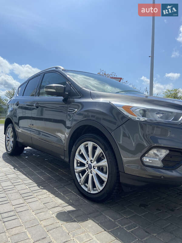 Позашляховик / Кросовер Ford Escape 2018 в 