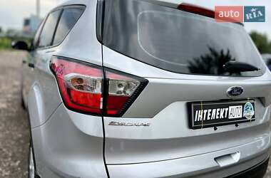 Внедорожник / Кроссовер Ford Escape 2018 в 