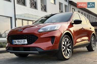 Внедорожник / Кроссовер Ford Escape 2019 в 