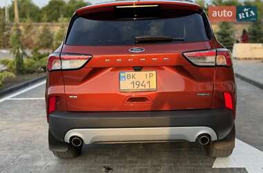 Внедорожник / Кроссовер Ford Escape 2019 в 