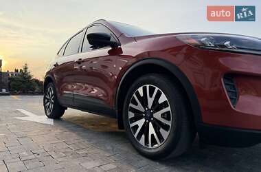 Внедорожник / Кроссовер Ford Escape 2019 в 