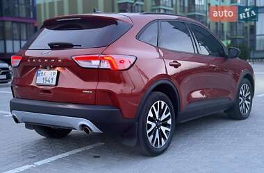 Внедорожник / Кроссовер Ford Escape 2019 в 