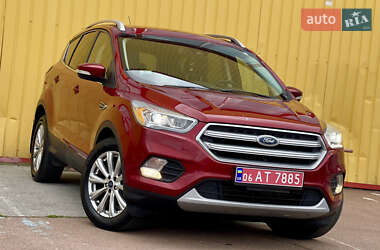 Внедорожник / Кроссовер Ford Escape 2017 в 