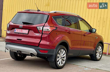 Внедорожник / Кроссовер Ford Escape 2017 в 