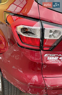 Внедорожник / Кроссовер Ford Escape 2017 в 