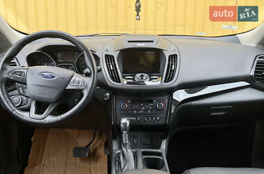 Внедорожник / Кроссовер Ford Escape 2017 в 