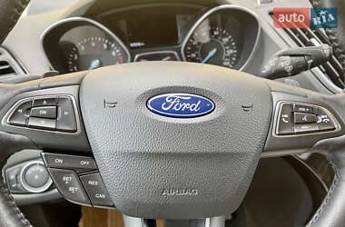 Внедорожник / Кроссовер Ford Escape 2017 в 