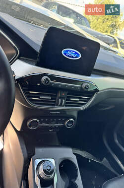 Внедорожник / Кроссовер Ford Escape 2021 в 