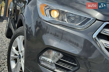 Внедорожник / Кроссовер Ford Escape 2019 в 