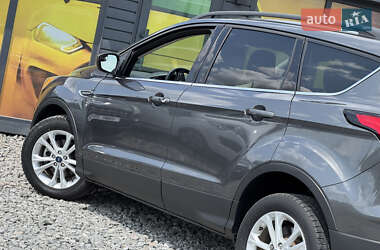 Внедорожник / Кроссовер Ford Escape 2019 в 