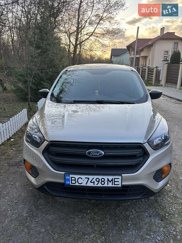 Внедорожник / Кроссовер Ford Escape 2018 в 