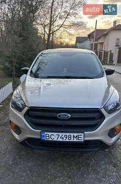 Внедорожник / Кроссовер Ford Escape 2018 в 