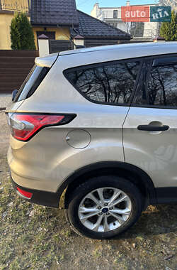Внедорожник / Кроссовер Ford Escape 2018 в 