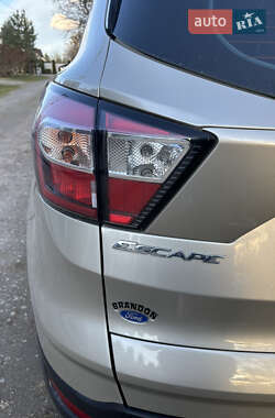 Внедорожник / Кроссовер Ford Escape 2018 в 
