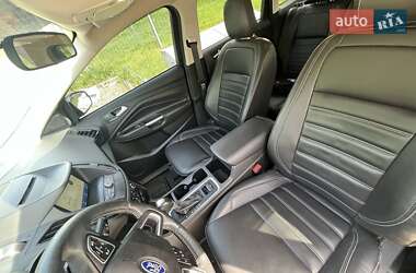 Внедорожник / Кроссовер Ford Escape 2018 в 