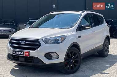 Внедорожник / Кроссовер Ford Escape 2017 в Львове