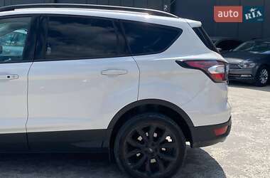 Внедорожник / Кроссовер Ford Escape 2017 в 