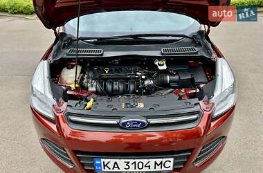 Внедорожник / Кроссовер Ford Escape 2015 в 