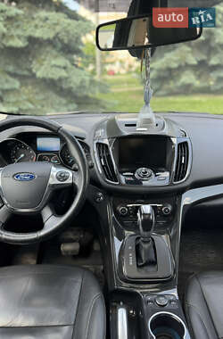 Внедорожник / Кроссовер Ford Escape 2015 в 