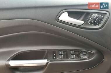 Внедорожник / Кроссовер Ford Escape 2017 в 