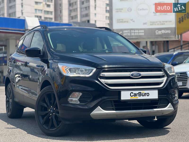 Внедорожник / Кроссовер Ford Escape 2019 в 