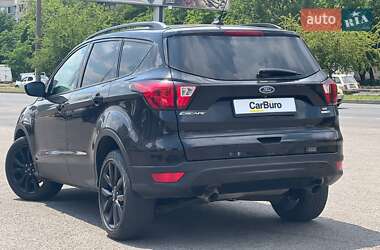 Внедорожник / Кроссовер Ford Escape 2019 в 